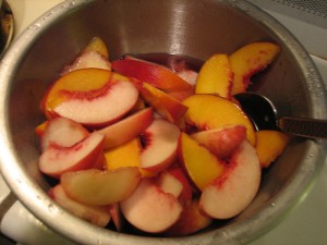 White and Yellow Organic Peaches, Sliced