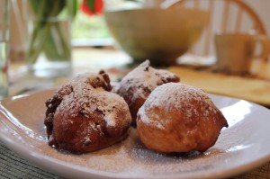 italian fritole with raisins